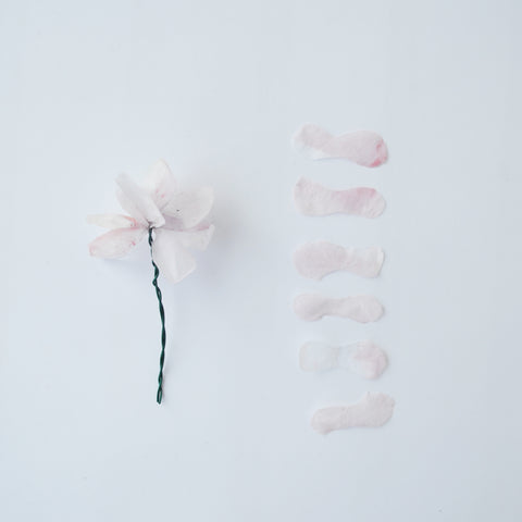 Making the paper flower