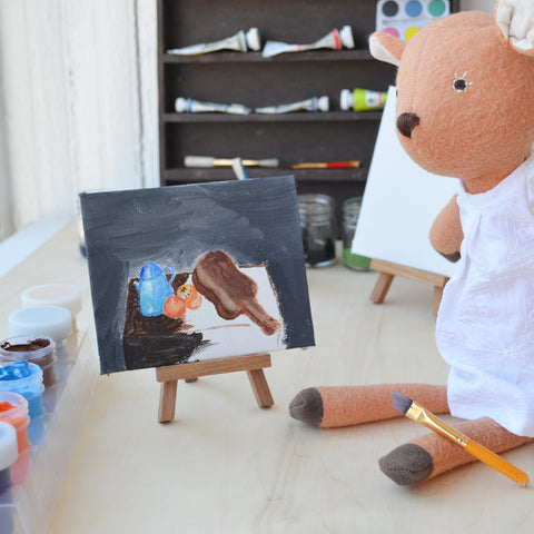 Phoebe Fawn paints in the style of Fernando Botero