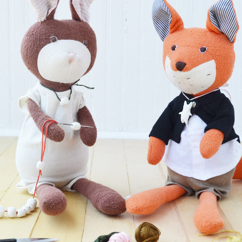 Juliette Rabbit makes worry bead necklace out of clay